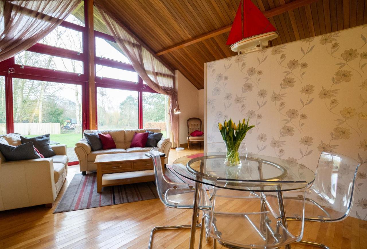 Surlingham Lodge Studio Large Family Cottage NWI Dış mekan fotoğraf