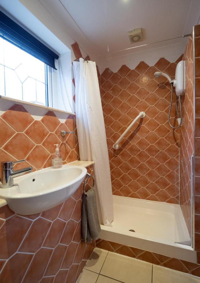 Surlingham Lodge Studio Large Family Cottage NWI Dış mekan fotoğraf