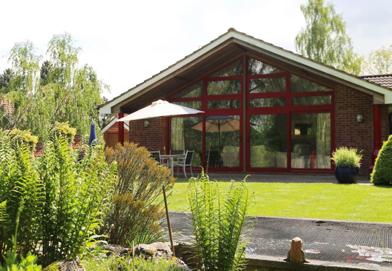 Surlingham Lodge Studio Large Family Cottage NWI Dış mekan fotoğraf